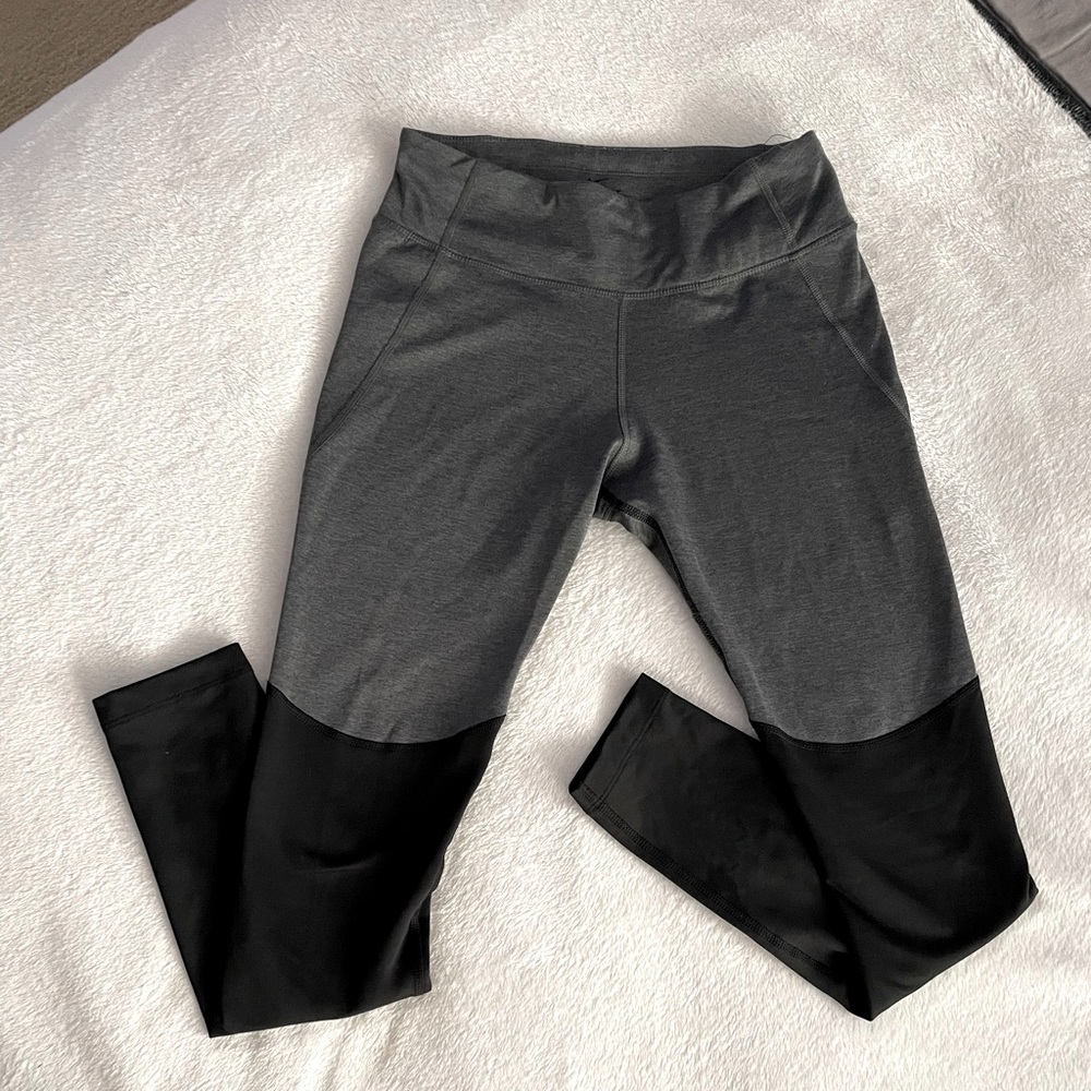 Nike workout leggings with back zipper & side pocket